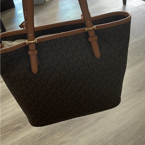 Michael Kors - Picture 2 of 2